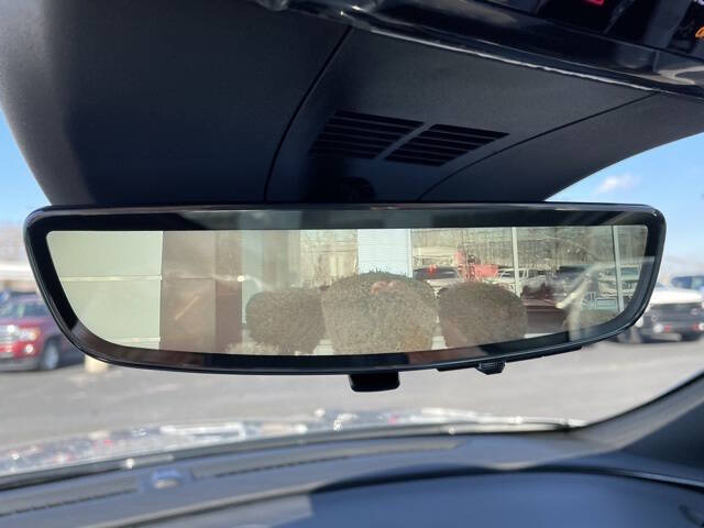 2025 Cadillac LYRIQ Luxury 3