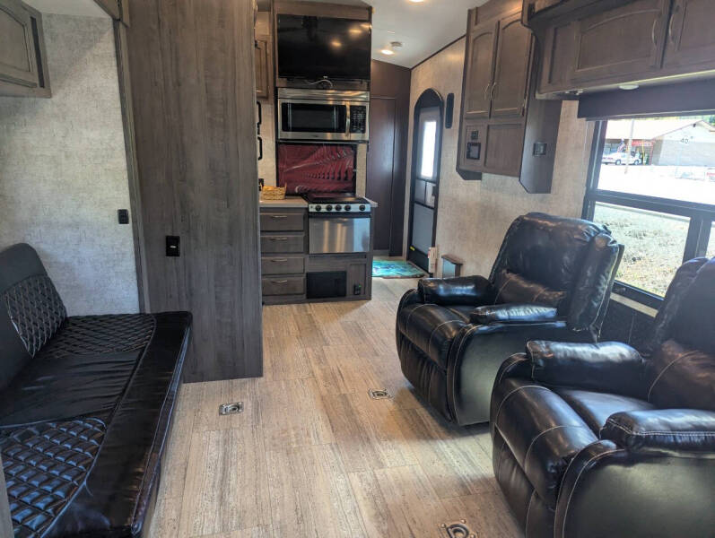 2017 Winnebago Spyder 28SC / 34ft