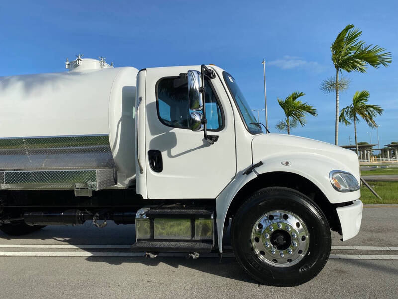 2015 Freightliner M2 106