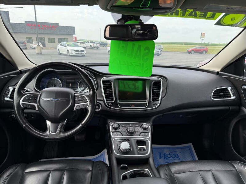 2016 Chrysler 200 Limited Platinum