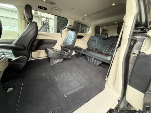 2017 Chrysler Pacifica Touring-L