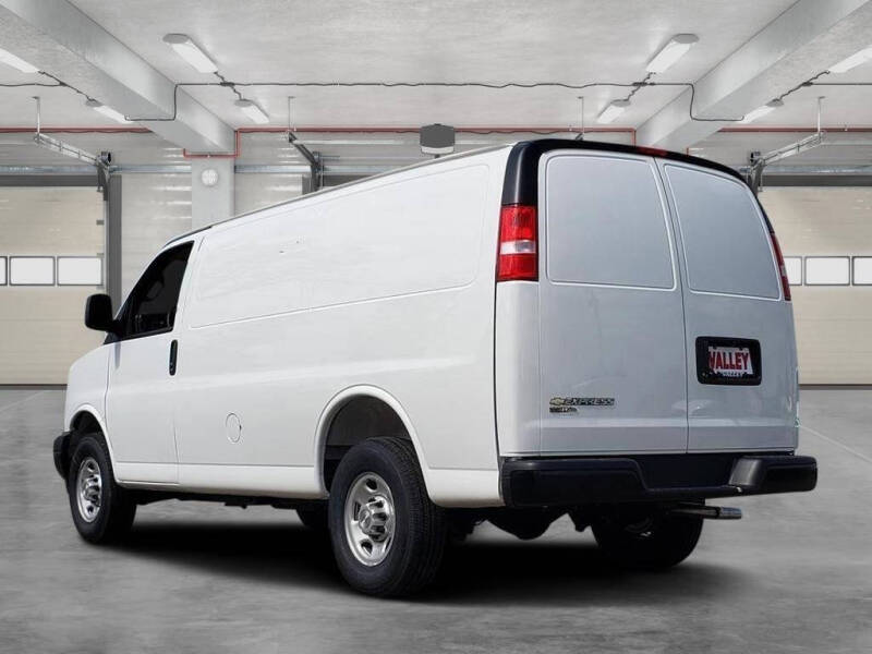2025 Chevrolet Express 2500