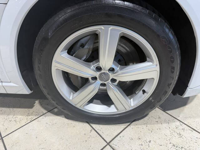 2019 Audi e-tron quattro Premium Plus