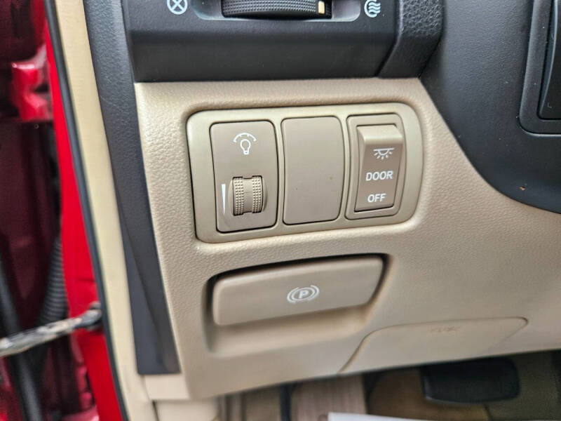 2007 Hyundai Entourage GLS