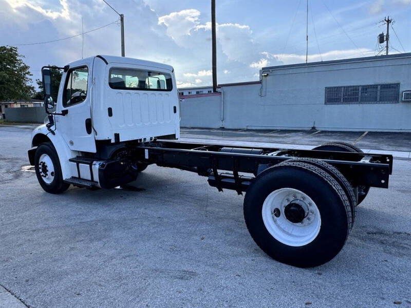 2018 Freightliner M2 106