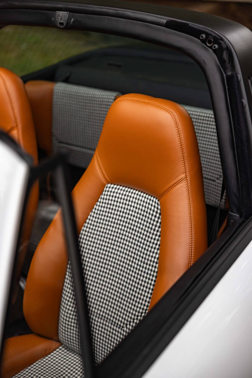1977 Porsche 911 37