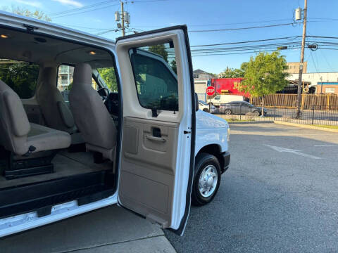 2013 Ford E-Series E-350 SD XLT