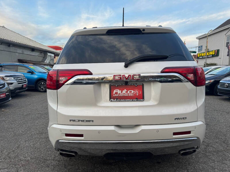 2017 GMC Acadia Denali photo 4