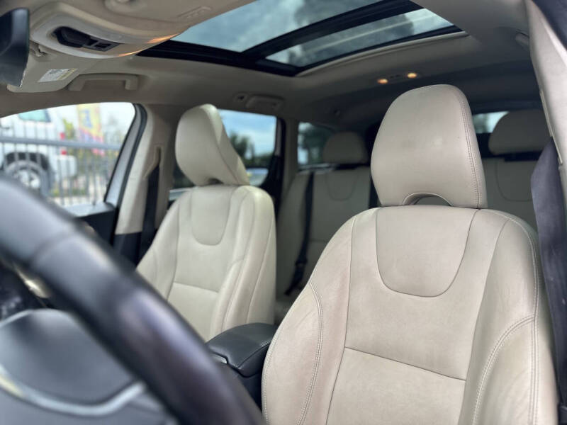 2016 Volvo XC60 T5 Drive-E Platinum