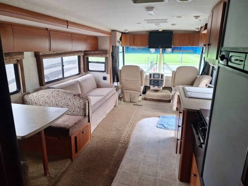 2008 Winnebago Sunova 35J
