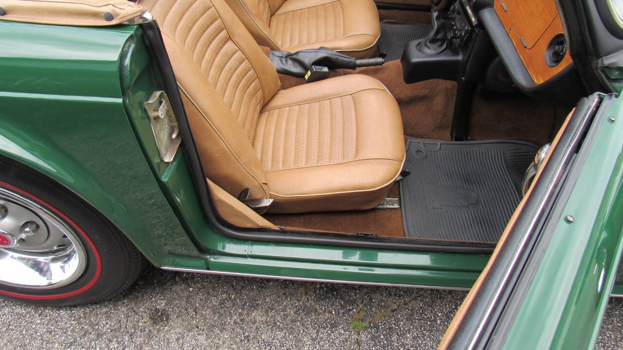 1976 Triumph TR6 14