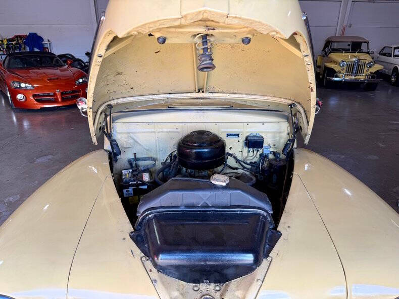 1948 Ford Super Deluxe