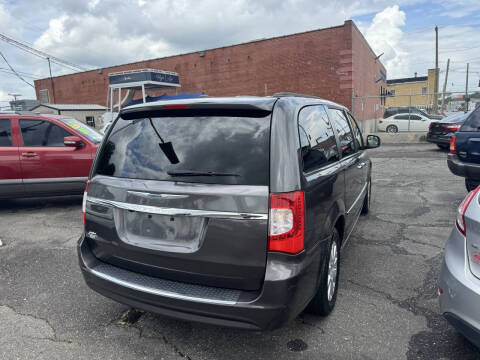 2016 Chrysler Town and Country Touring