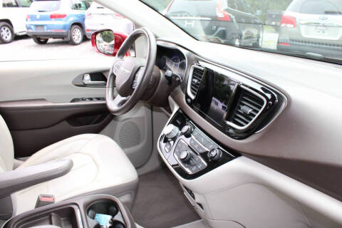 2017 Chrysler Pacifica Touring-L