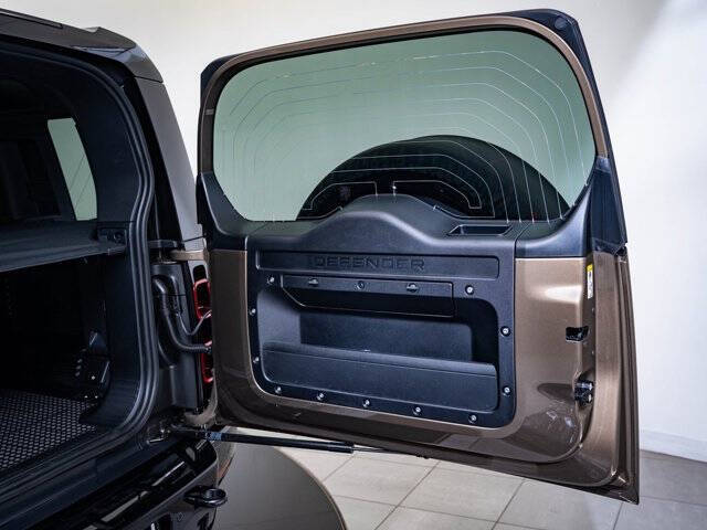 2025 Land Rover Defender 110 P500 X-Dynamic SE