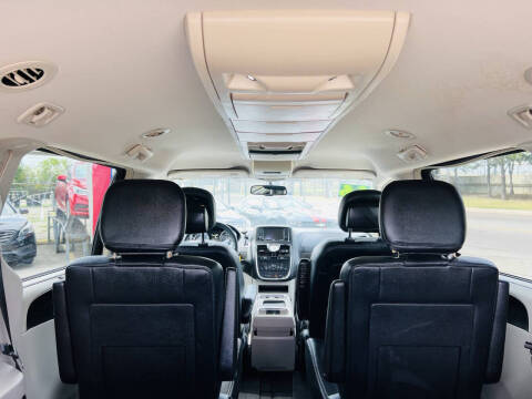 2016 Chrysler Town and Country Touring