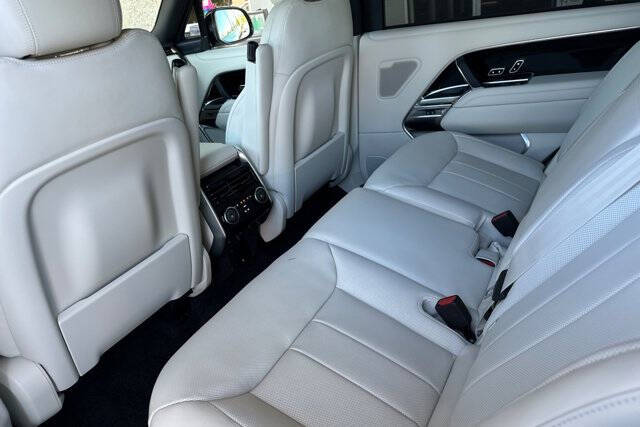 2025 Land Rover Range Rover P400 SE LWB