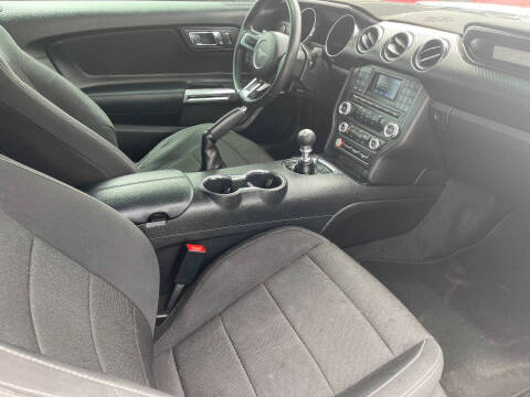 2017 Ford Mustang V6
