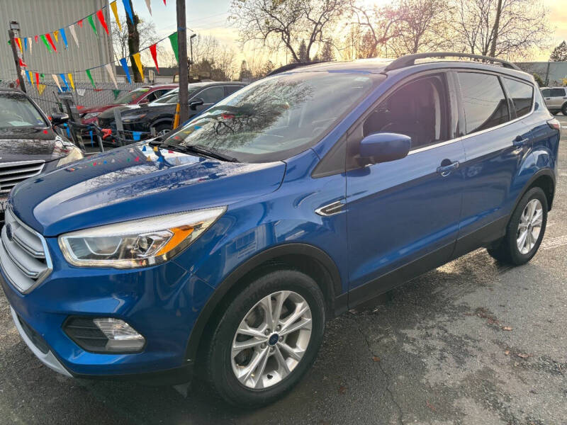 2018 Ford Escape SEL photo 3