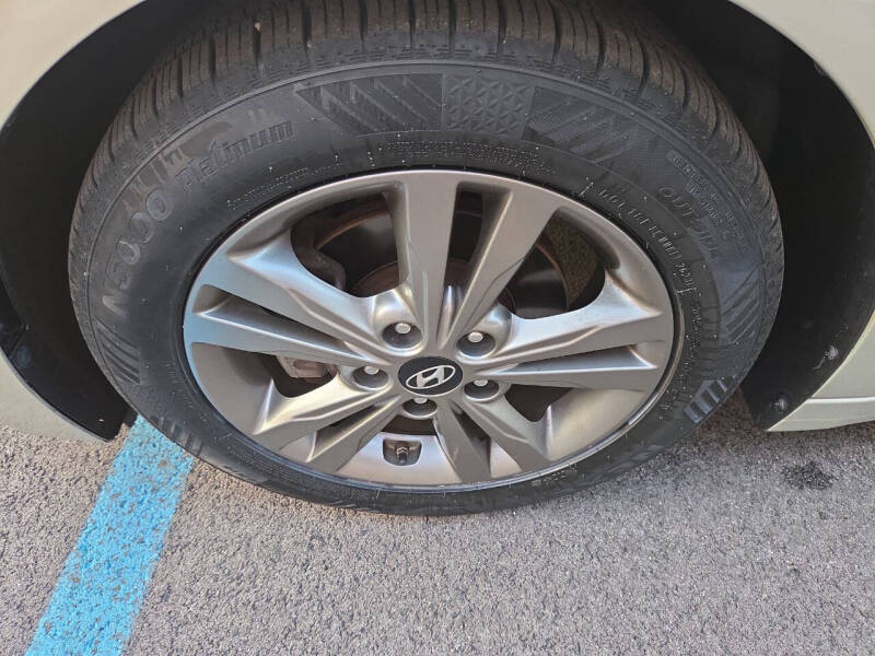 2017 Hyundai Elantra SE