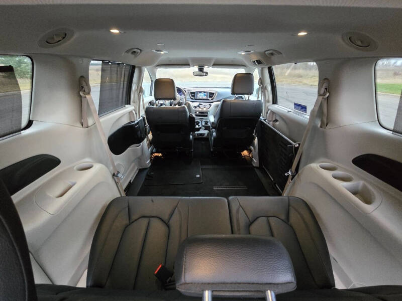 2020 Chrysler Pacifica Touring L