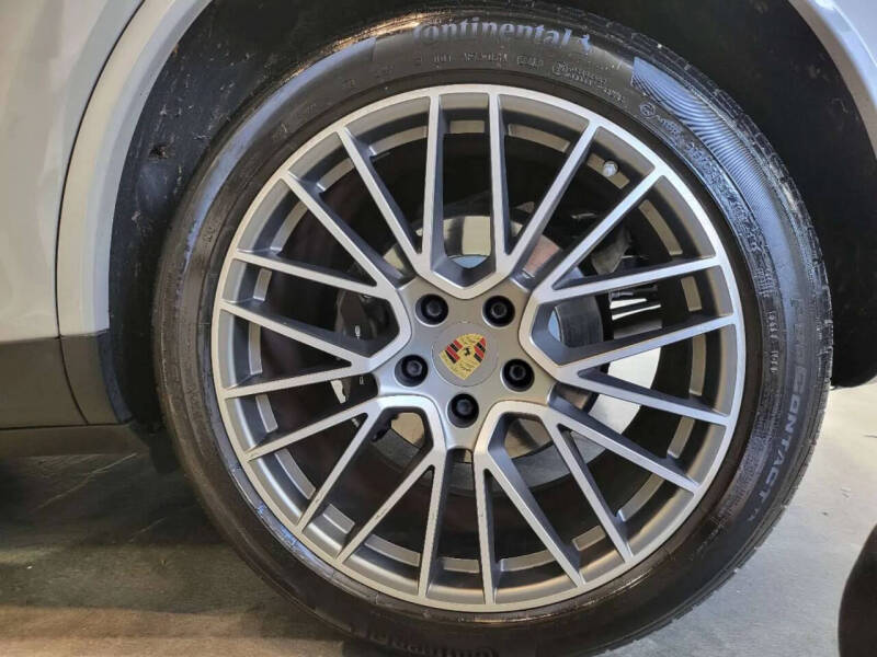 2023 Porsche Cayenne Coupe Platinum Edition