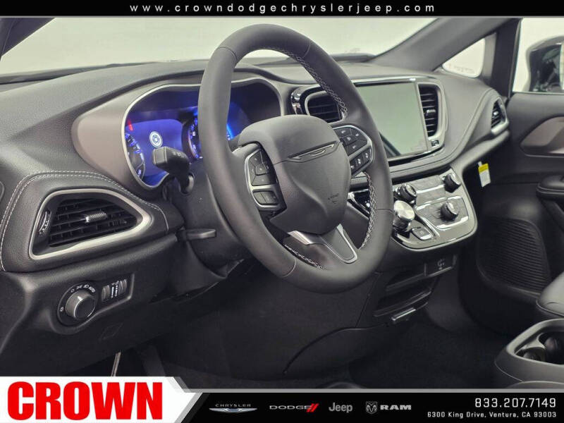 2027 Chrysler Pacifica Select
