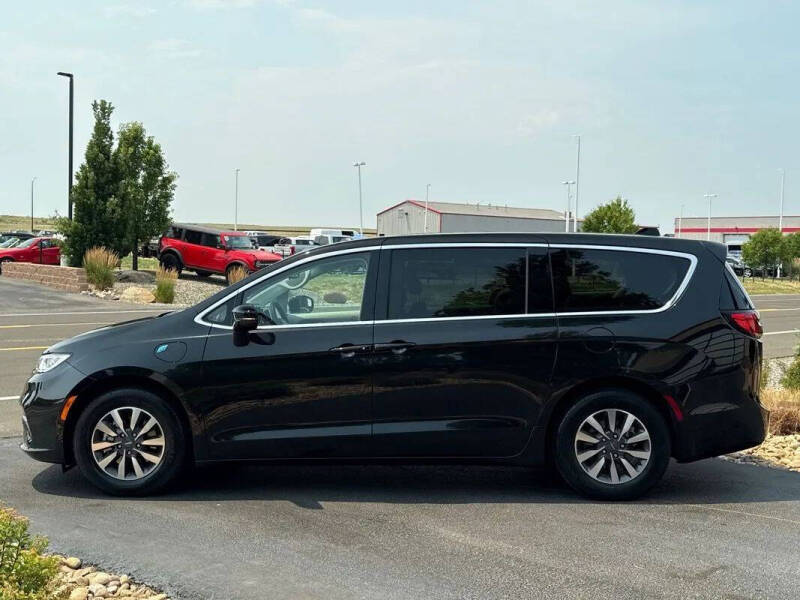 2024 Chrysler Pacifica Plug-In Hybrid Select