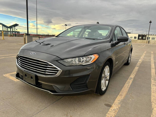 2019 Ford Fusion Hybrid SE photo 3