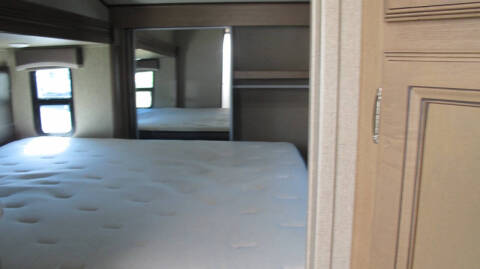 2017 Dutchmen RV DENALI 29RKS TRIPLE SLIDE