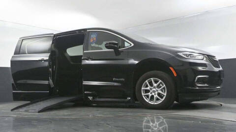 2024 Chrysler Pacifica Touring