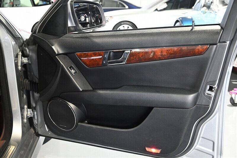 2009 Mercedes-Benz C-Class 22