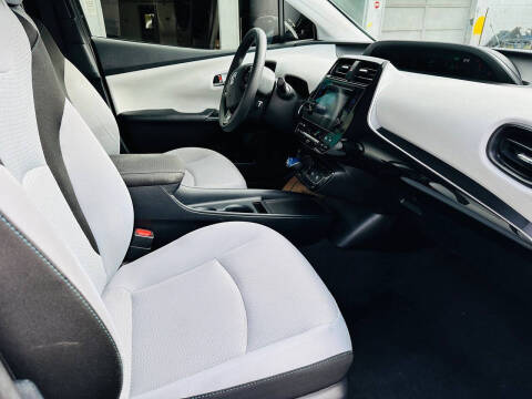 2019 Toyota Prius LE