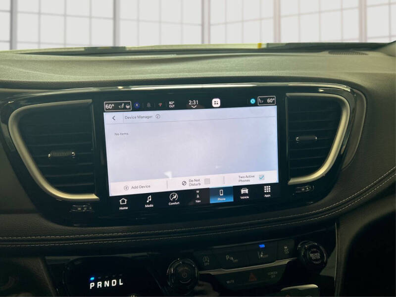 2027 Chrysler Pacifica Select