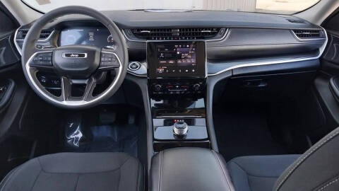 2023 Jeep Grand Cherokee Laredo