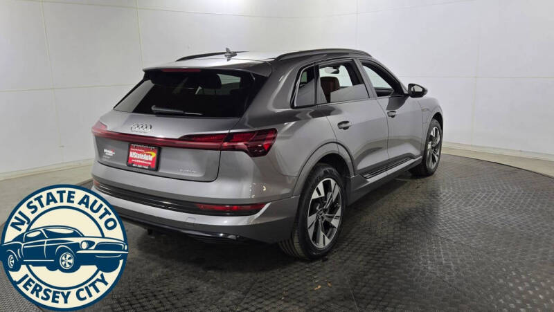 2021 Audi e-tron quattro Premium
