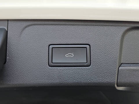 2025 Volkswagen Atlas SE