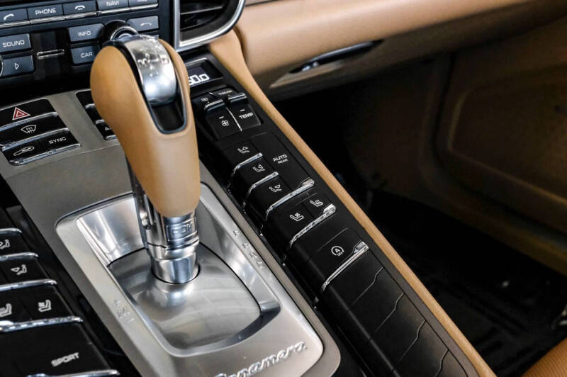2016 Porsche Panamera Edition