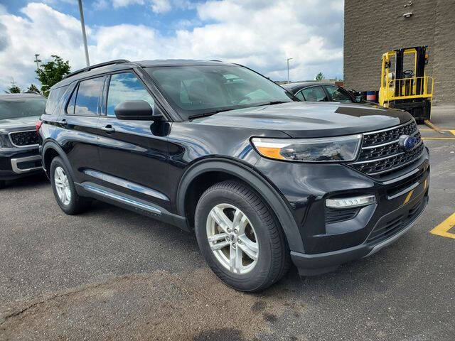 Black 2021 Ford Explorer XLT AWD XLT 4dr SUV 14