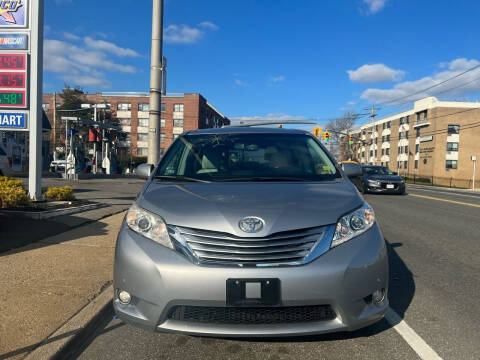 2011 Toyota Sienna for sale at OFIER AUTO SALES in Freeport NY