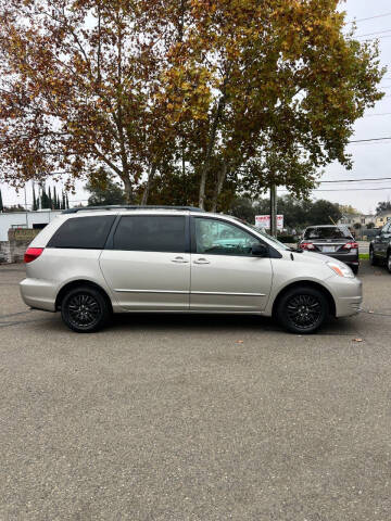 2004 Toyota Sienna LE 7 Passenger