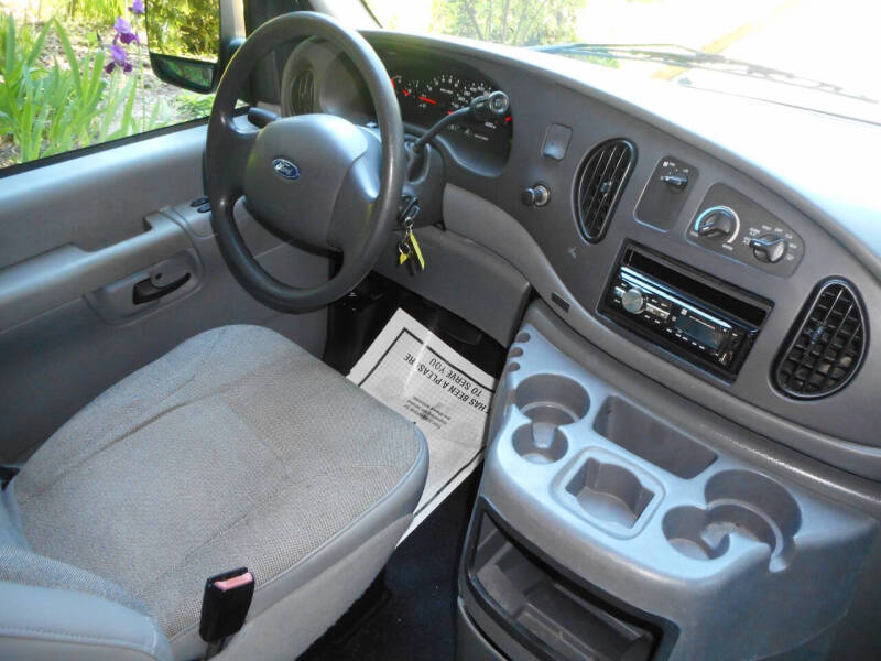 2004 Ford E-Series E-350 SD