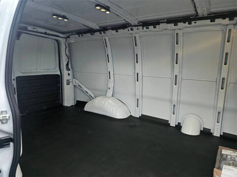 2025 Chevrolet Express 3500