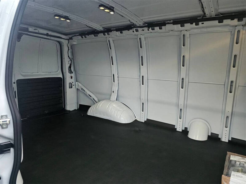 2025 Chevrolet Express 3500