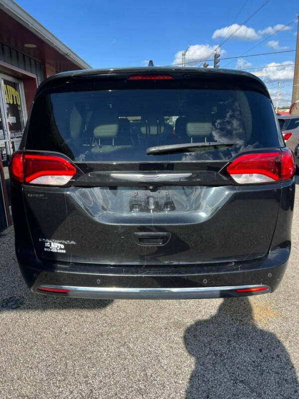 2017 Chrysler Pacifica Touring-L Plus