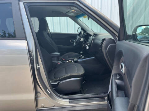 2016 Kia Soul +