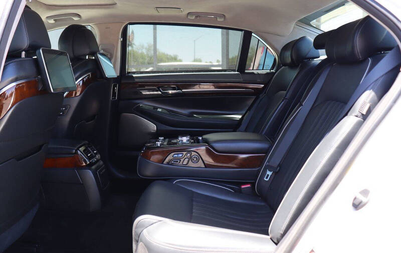2019 Genesis G90