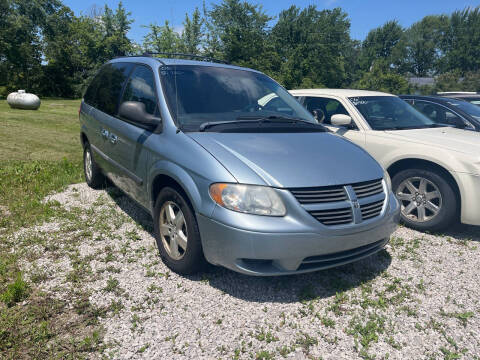 2005 Dodge Caravan for sale at HEDGES USED CARS in Carleton MI