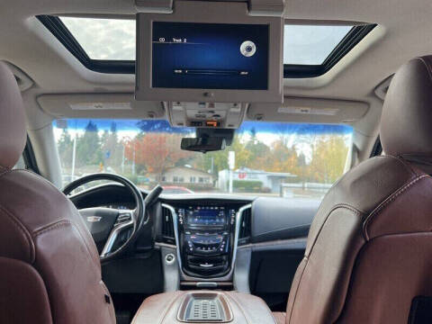 2017 Cadillac Escalade Luxury