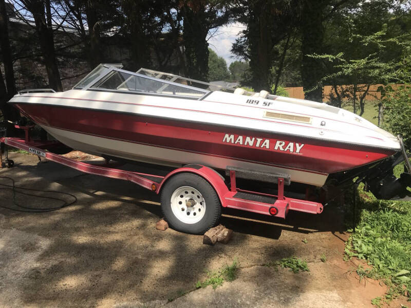 1993 MANTA RAY SKI BOAT